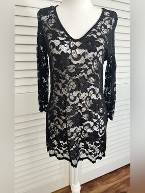 Karen Kane Black Floral Lace Long Sleeve Tunic size S